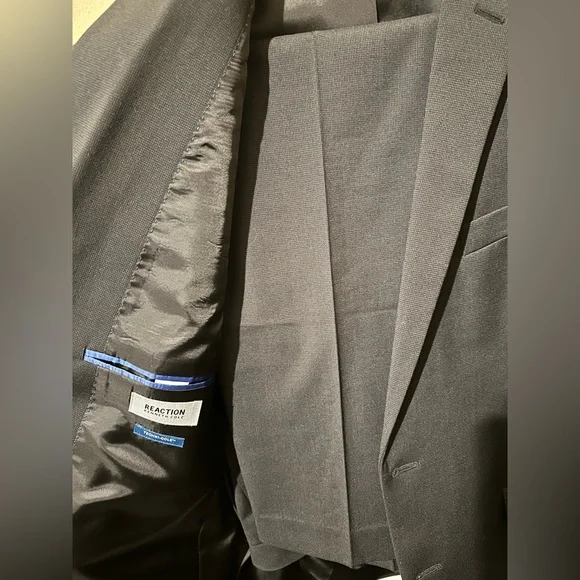 Kenneth Cole Reaction 2-piece Charcoal suit. Jacket and pants set